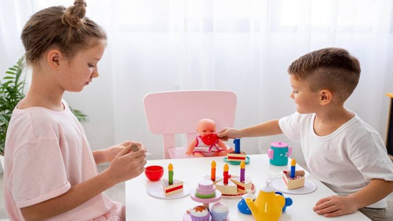 The Role of Educational Toys in Early Childhood Development through Play