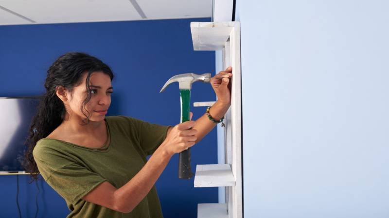 How to Decide Between Repairing and Replacing Your Garage Door 